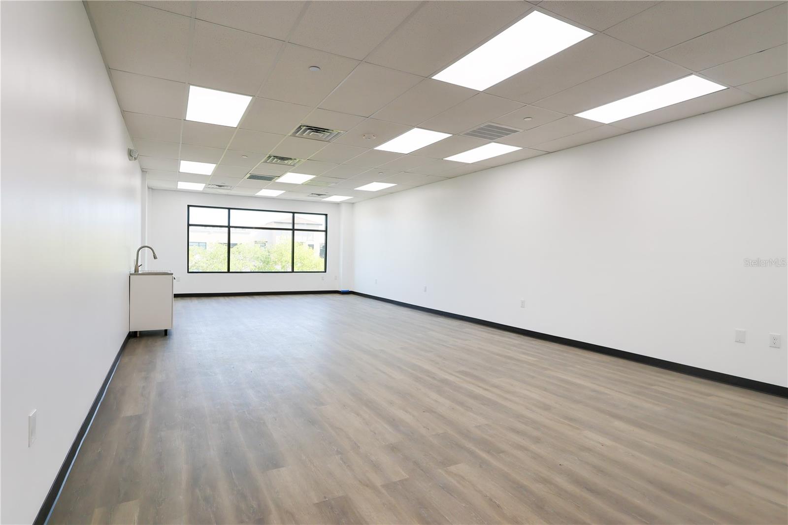 Image 10 of 16 For 13564 Village Park Drive O-365