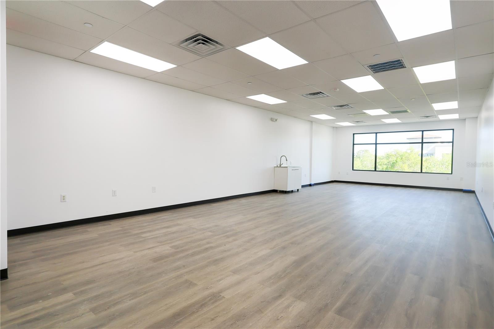 Image 11 of 16 For 13564 Village Park Drive O-365