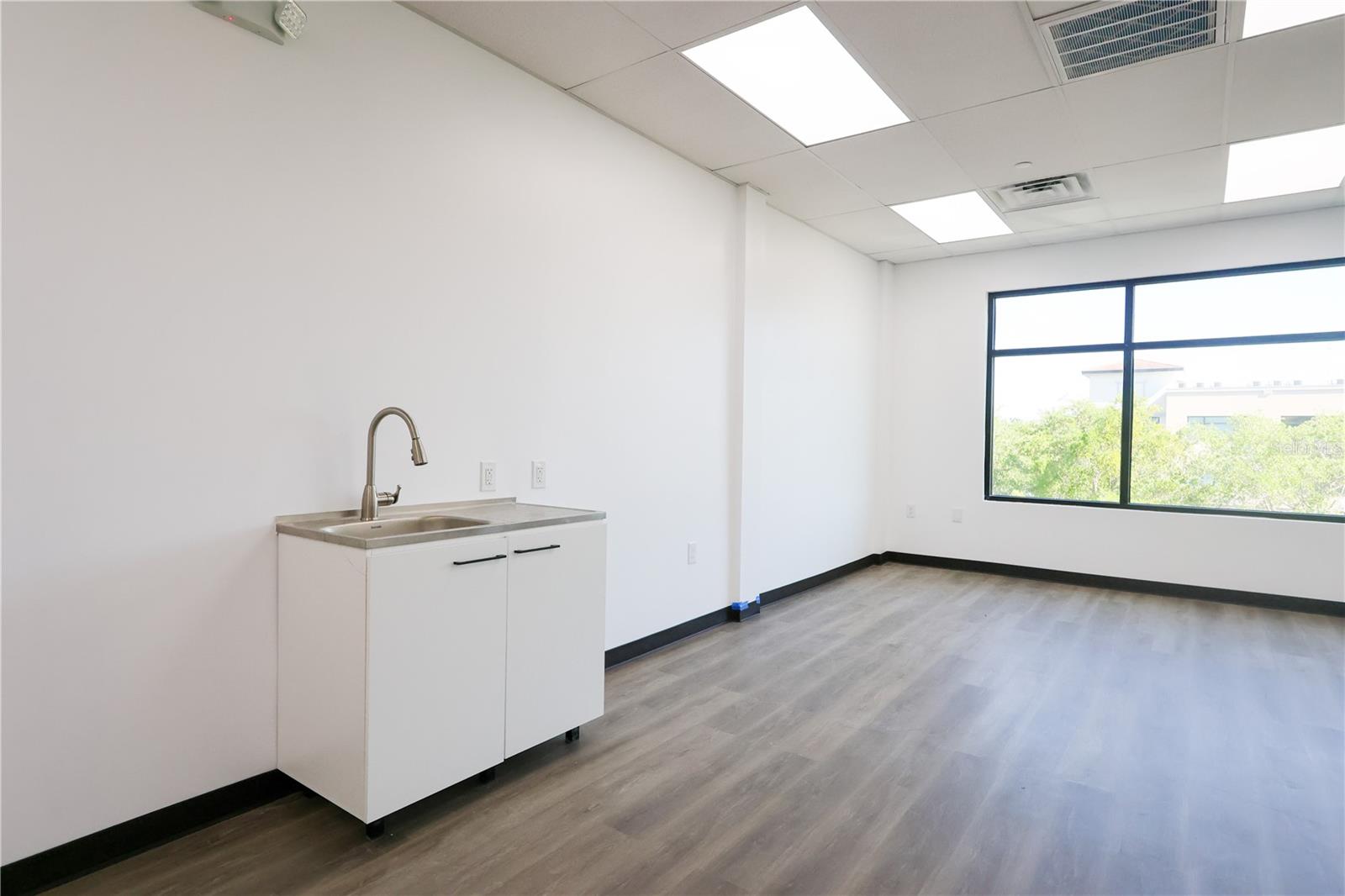 Image 12 of 16 For 13564 Village Park Drive O-365