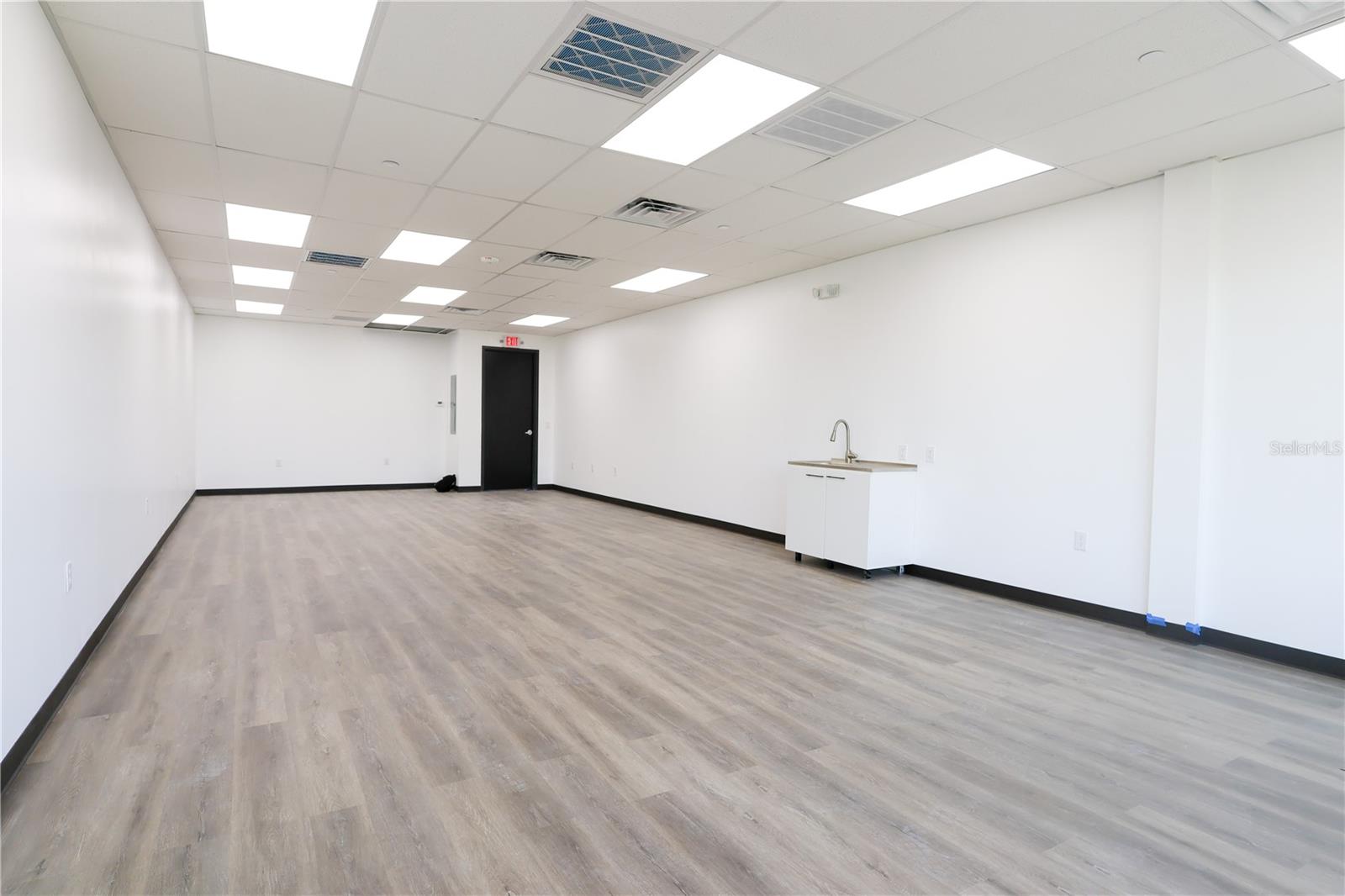 Image 14 of 16 For 13564 Village Park Drive O-365