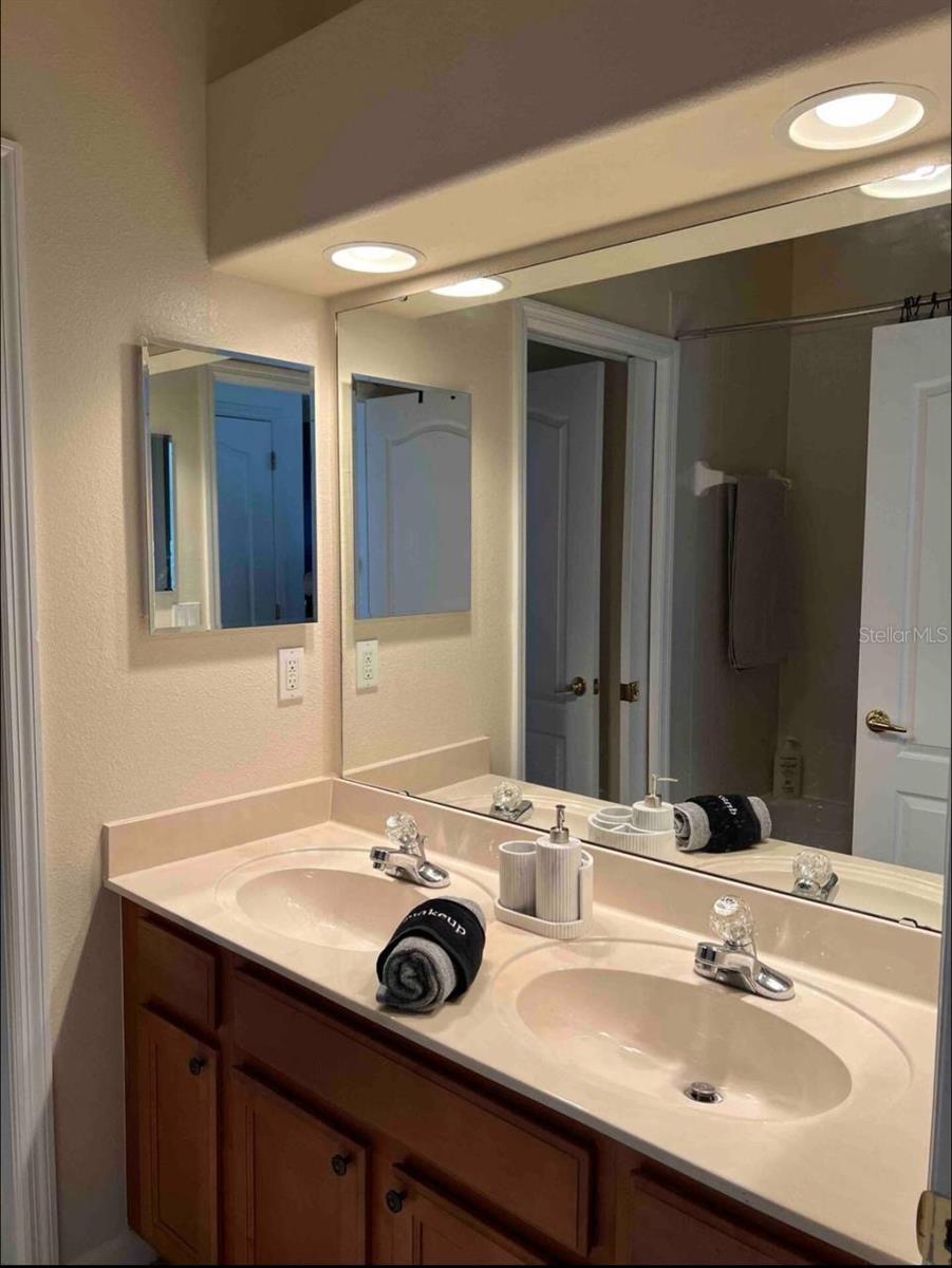 Image 12 of 13 For 15727 Markham Drive