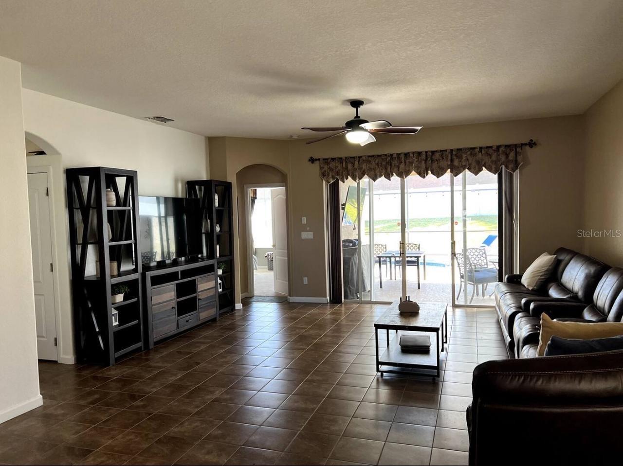 Image 4 of 13 For 15727 Markham Drive