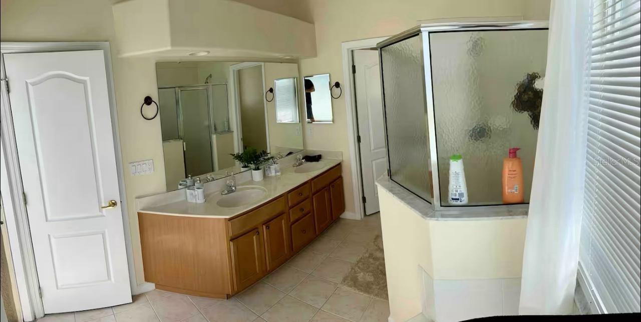 Image 7 of 13 For 15727 Markham Drive