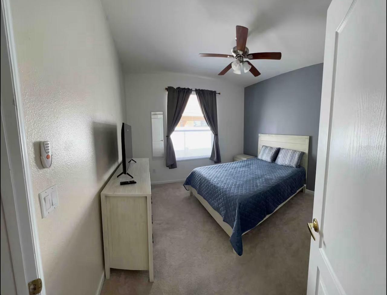 Image 8 of 13 For 15727 Markham Drive