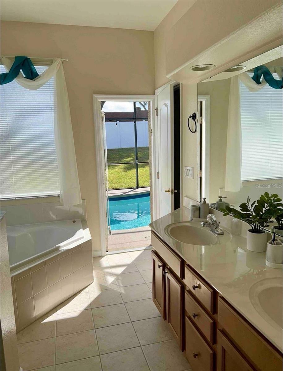 Image 9 of 13 For 15727 Markham Drive