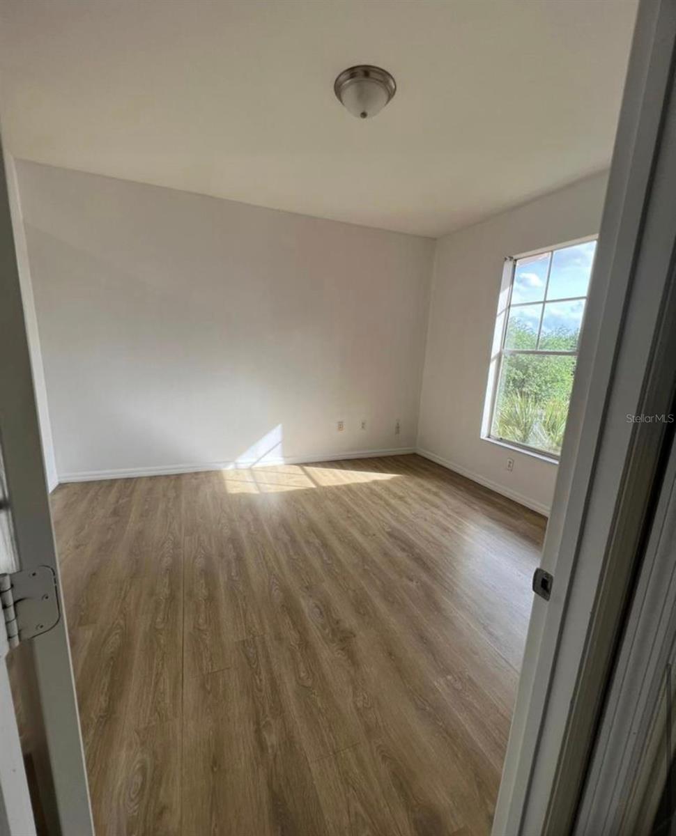 Image 2 of 9 For 5548 Metrowest Boulevard 306