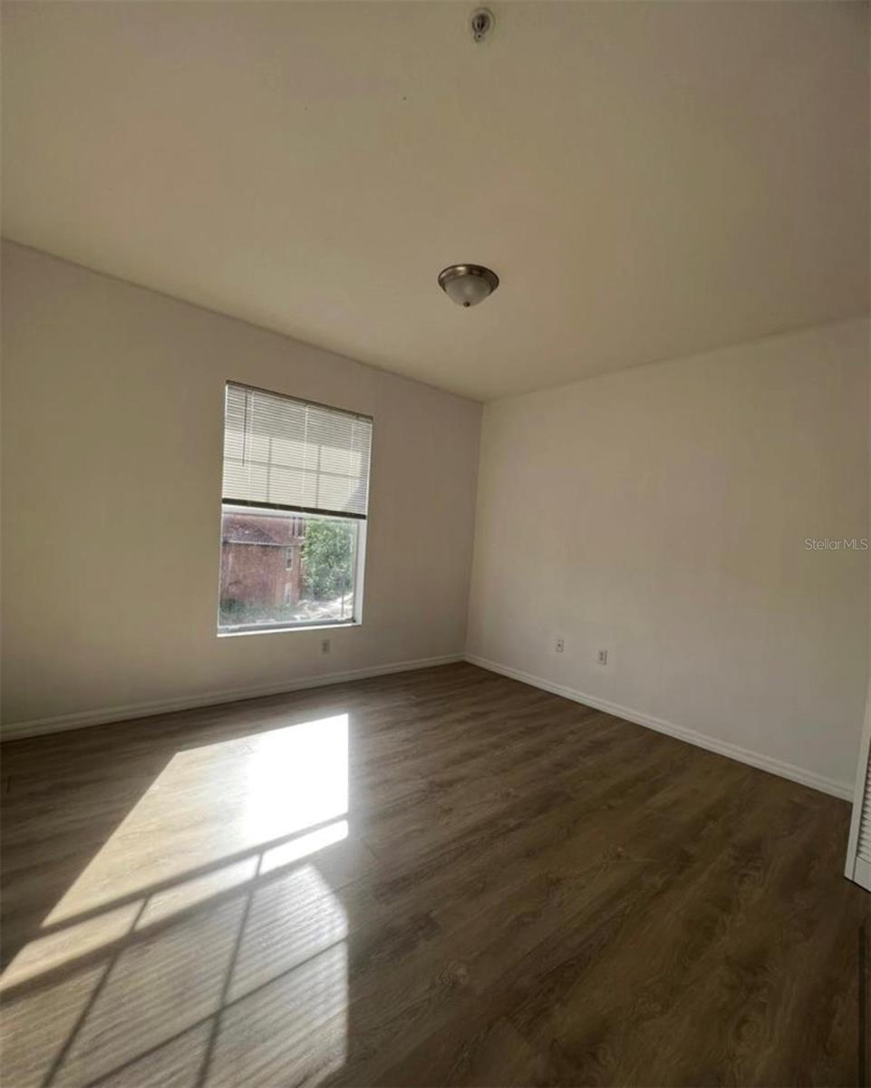 Image 3 of 9 For 5548 Metrowest Boulevard 306