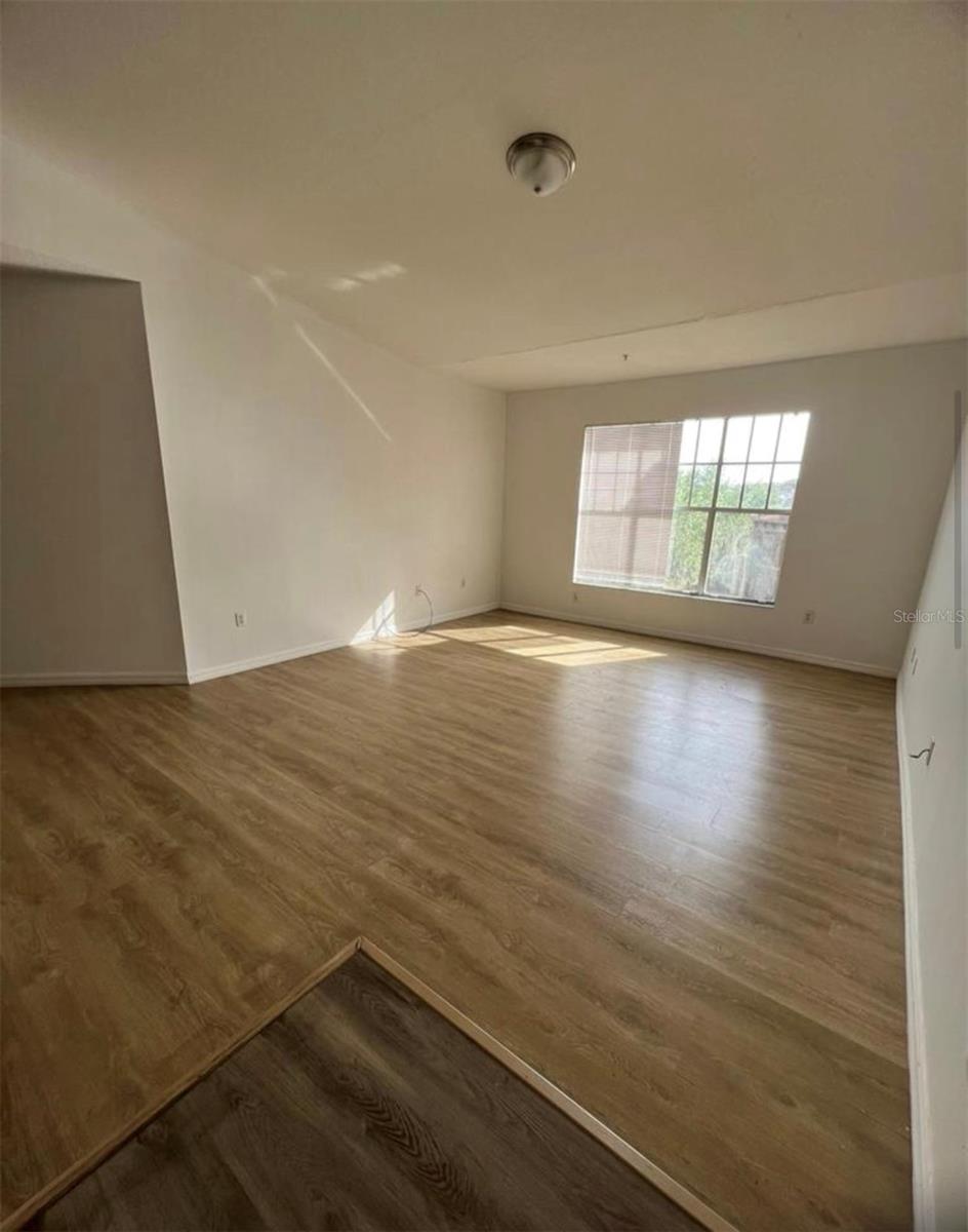 Image 4 of 9 For 5548 Metrowest Boulevard 306