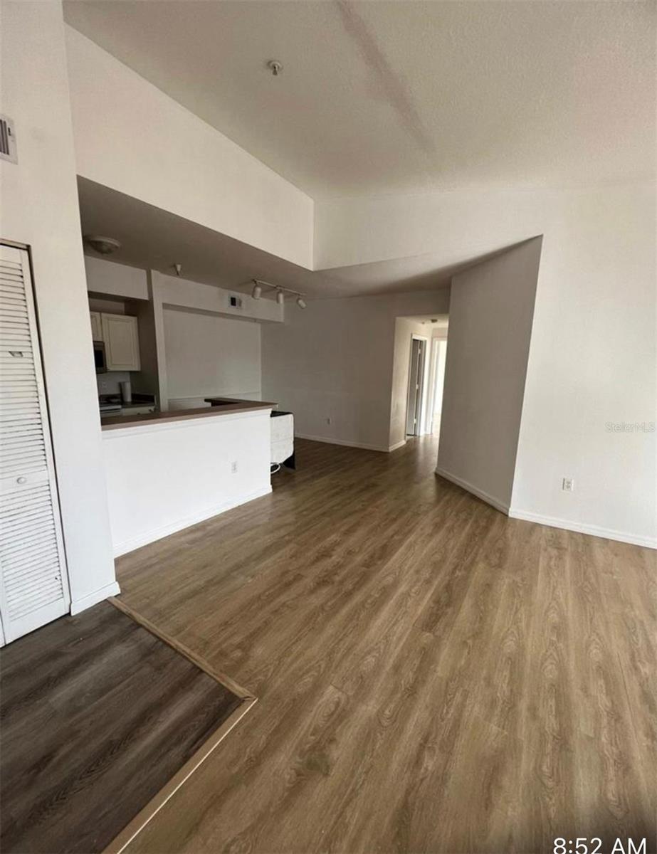 Image 5 of 9 For 5548 Metrowest Boulevard 306