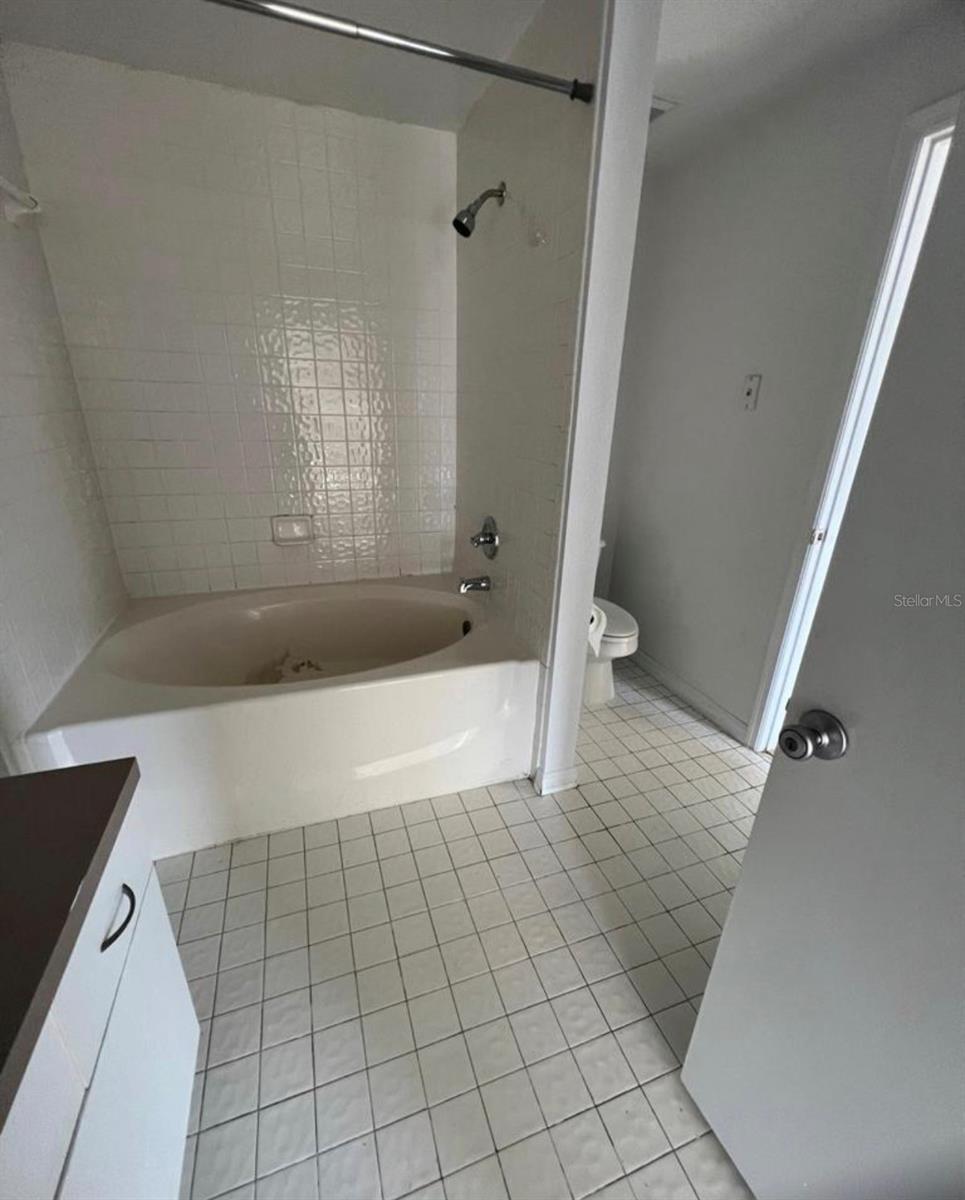 Image 7 of 9 For 5548 Metrowest Boulevard 306