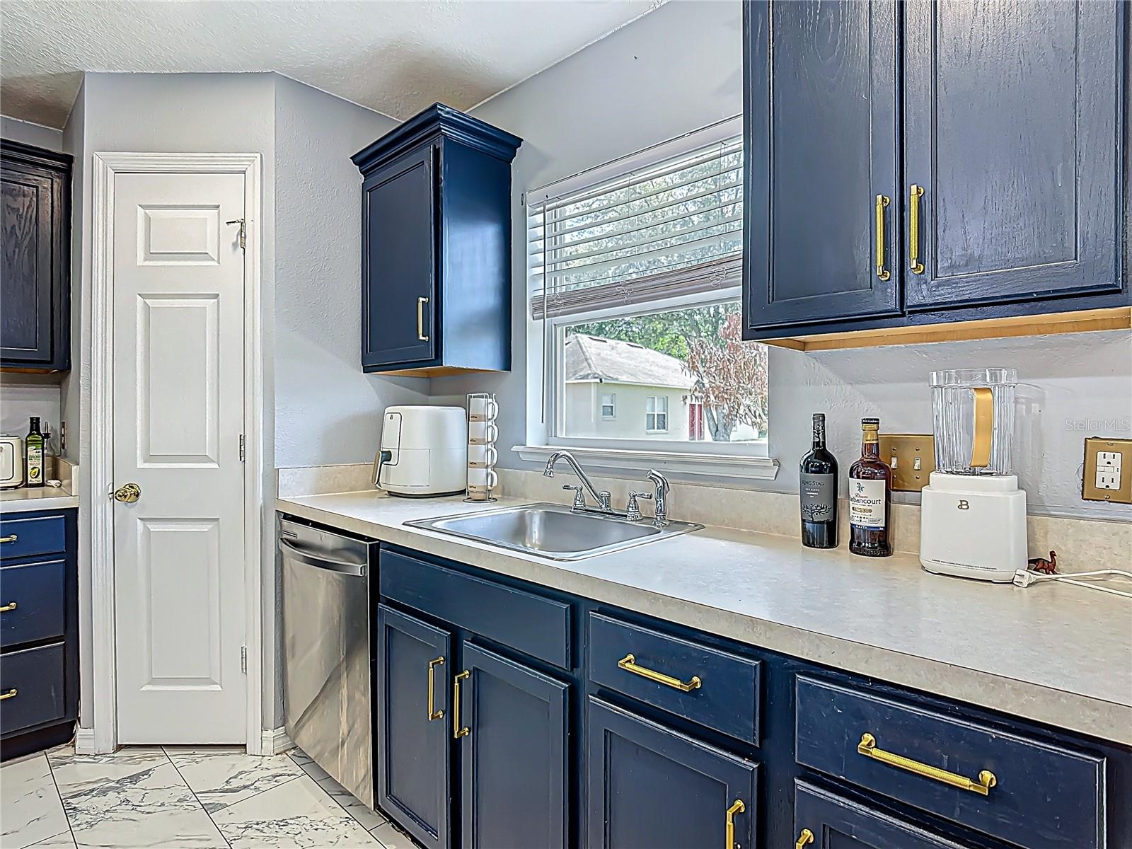 Image 12 of 69 For 965 Alsace Drive