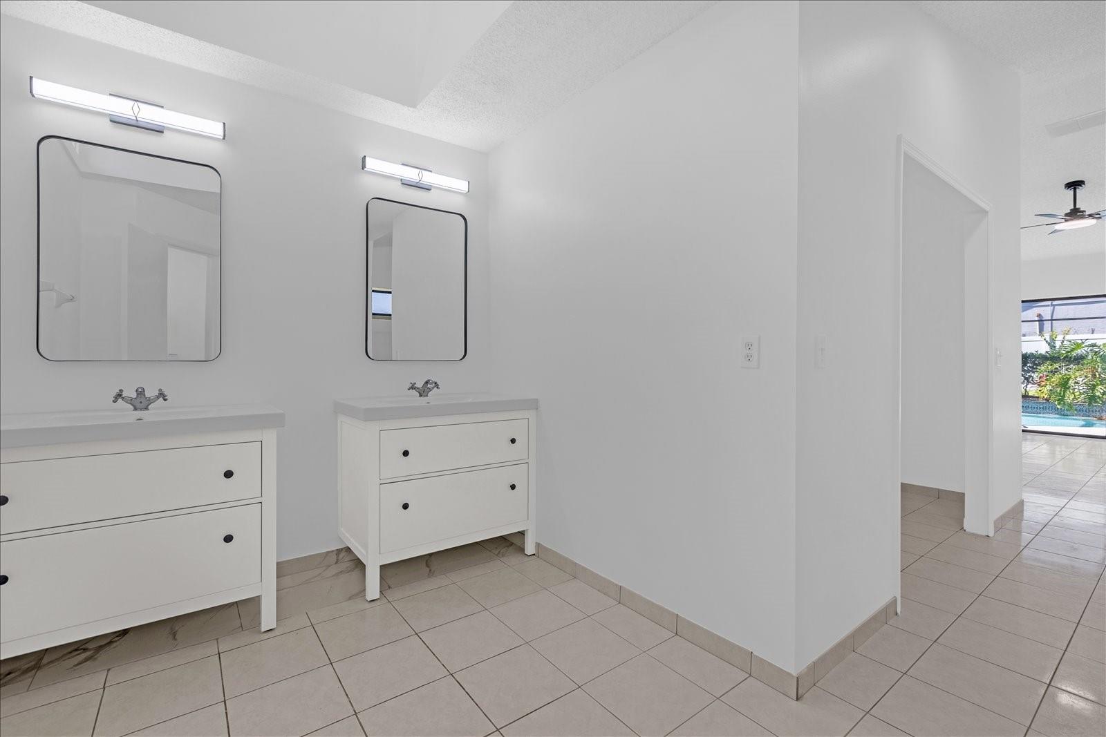 Image 14 of 30 For 9011 Chapman Oak Court