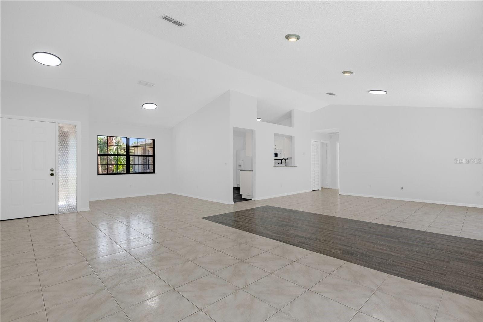 Image 7 of 30 For 9011 Chapman Oak Court