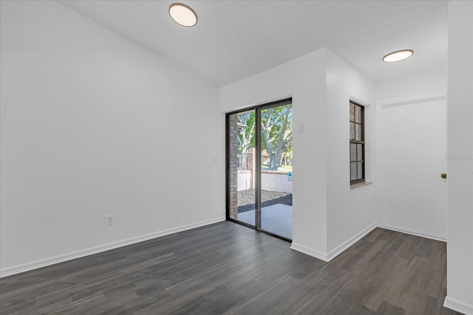 Image 8 of 30 For 9011 Chapman Oak Court