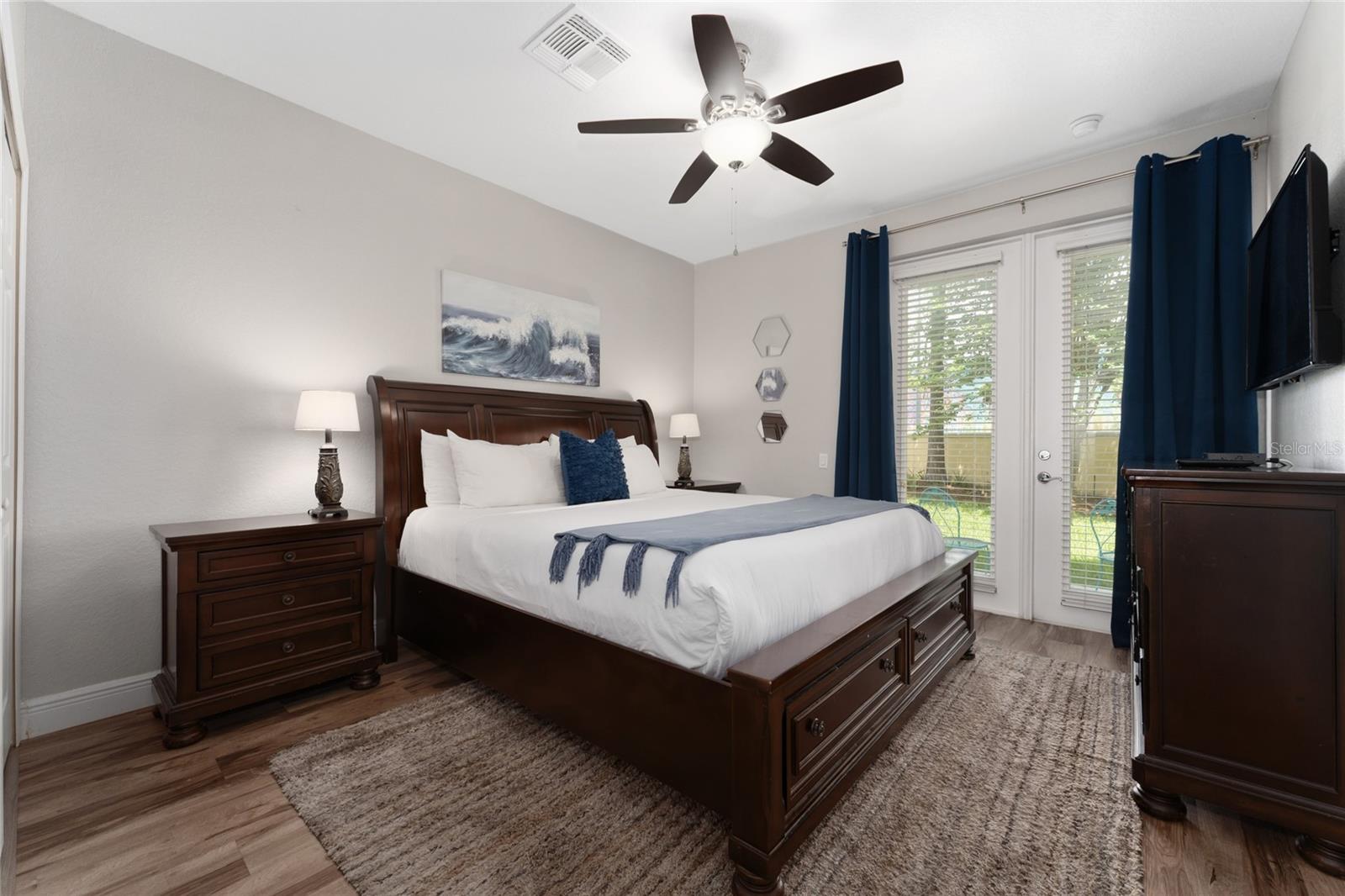 Image 11 of 33 For 5026 Tideview Circle 17