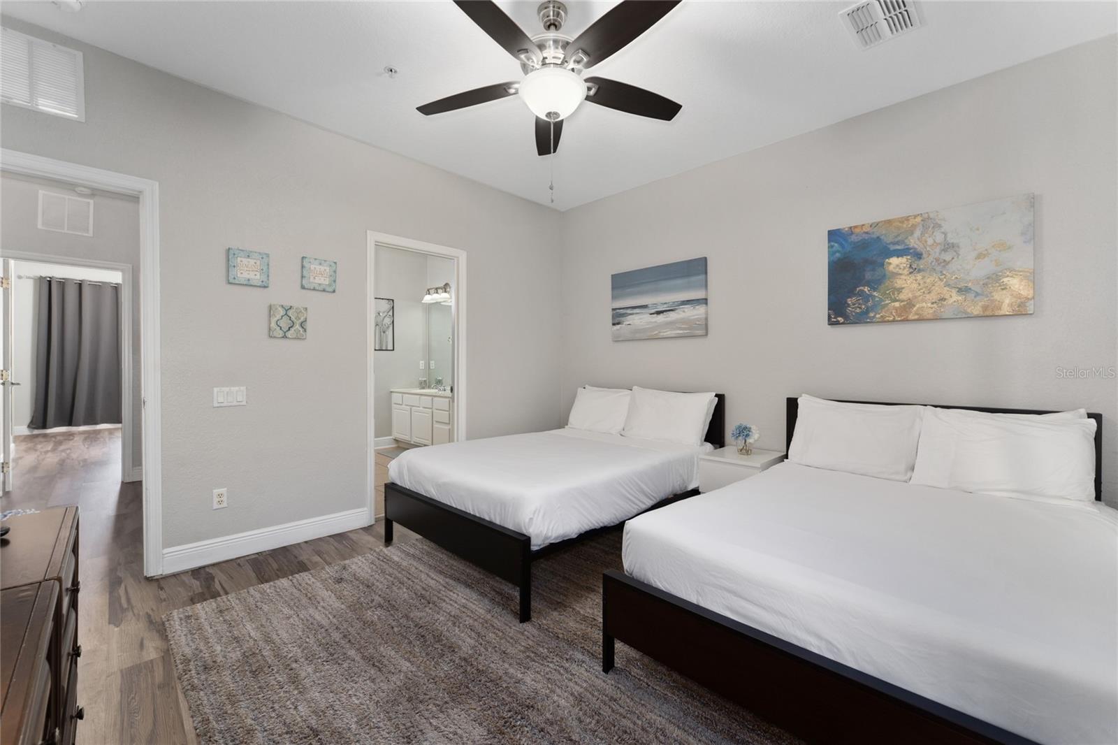 Image 13 of 33 For 5026 Tideview Circle 17