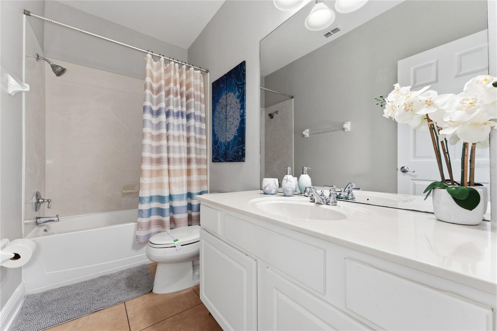 Image 19 of 33 For 5026 Tideview Circle 17