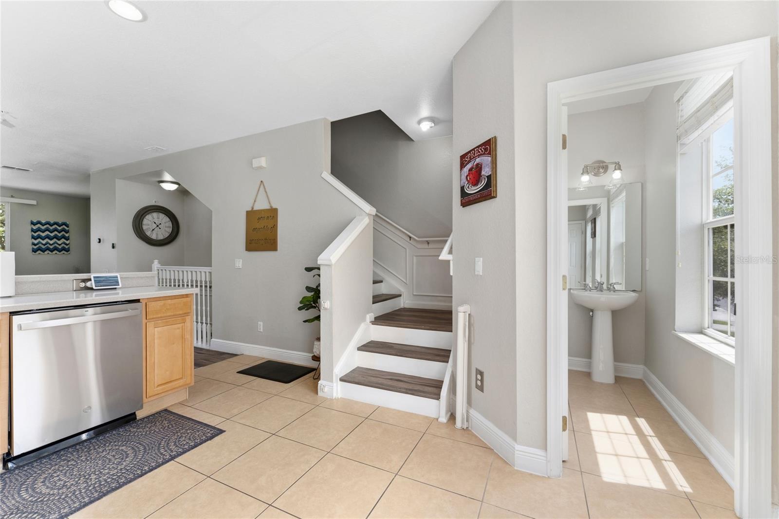 Image 4 of 33 For 5026 Tideview Circle 17