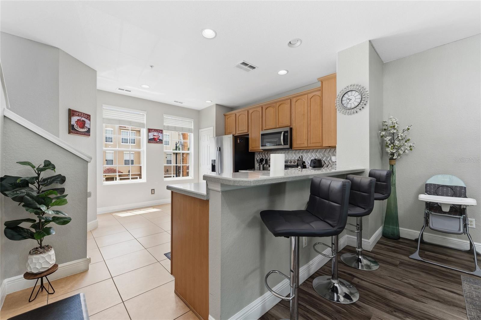 Image 5 of 33 For 5026 Tideview Circle 17