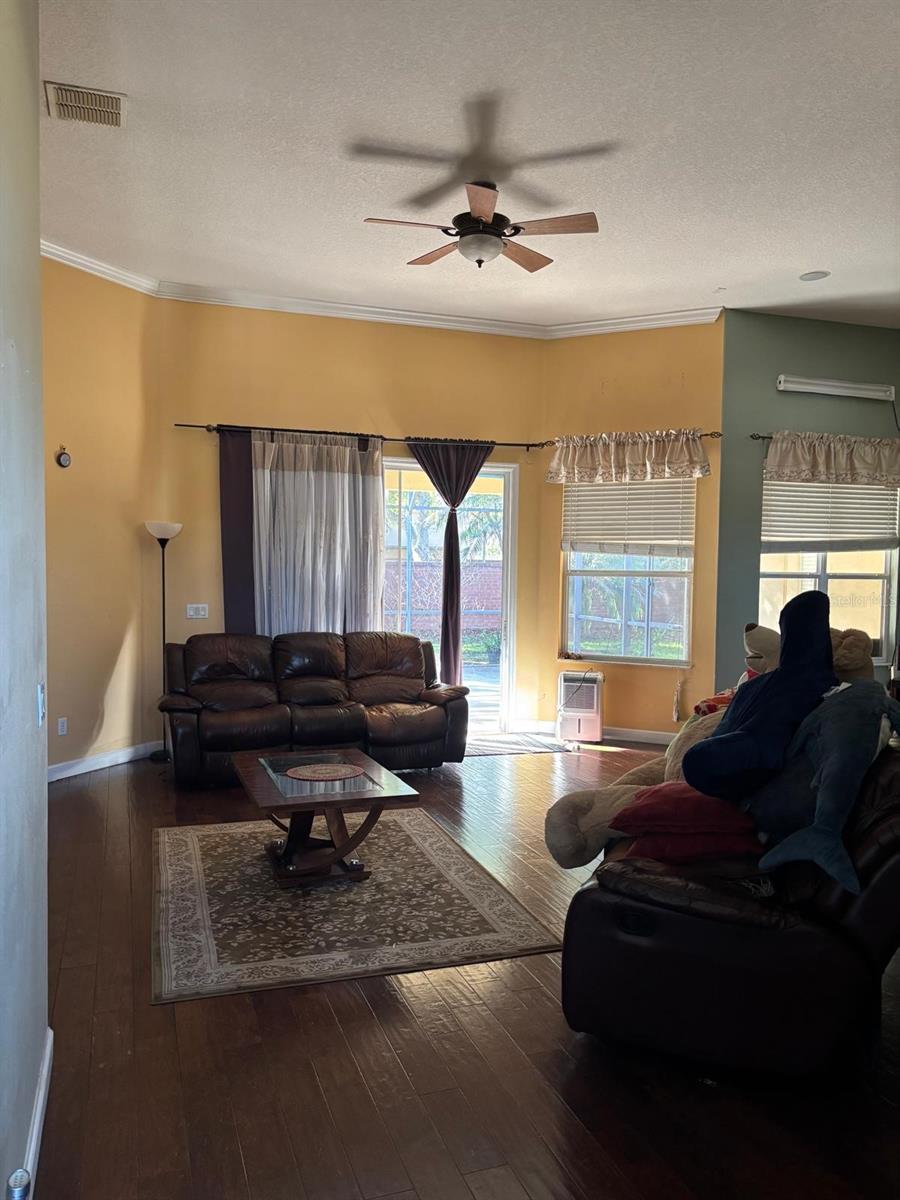 Image 7 of 40 For 9968 Chardonnay Drive