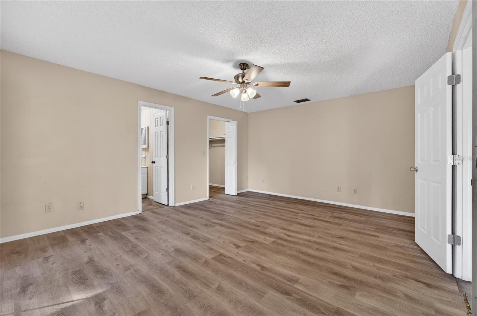 Image 18 of 37 For 850 Lake Elbert Park Ne