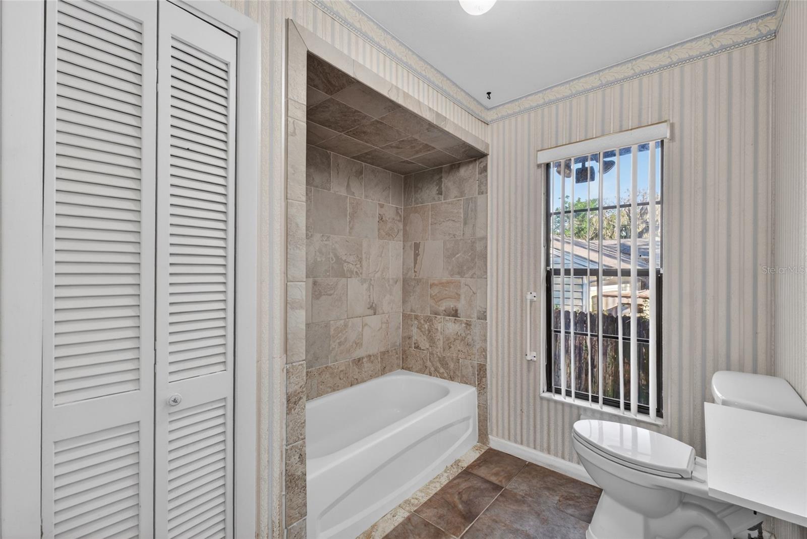 Image 24 of 37 For 850 Lake Elbert Park Ne