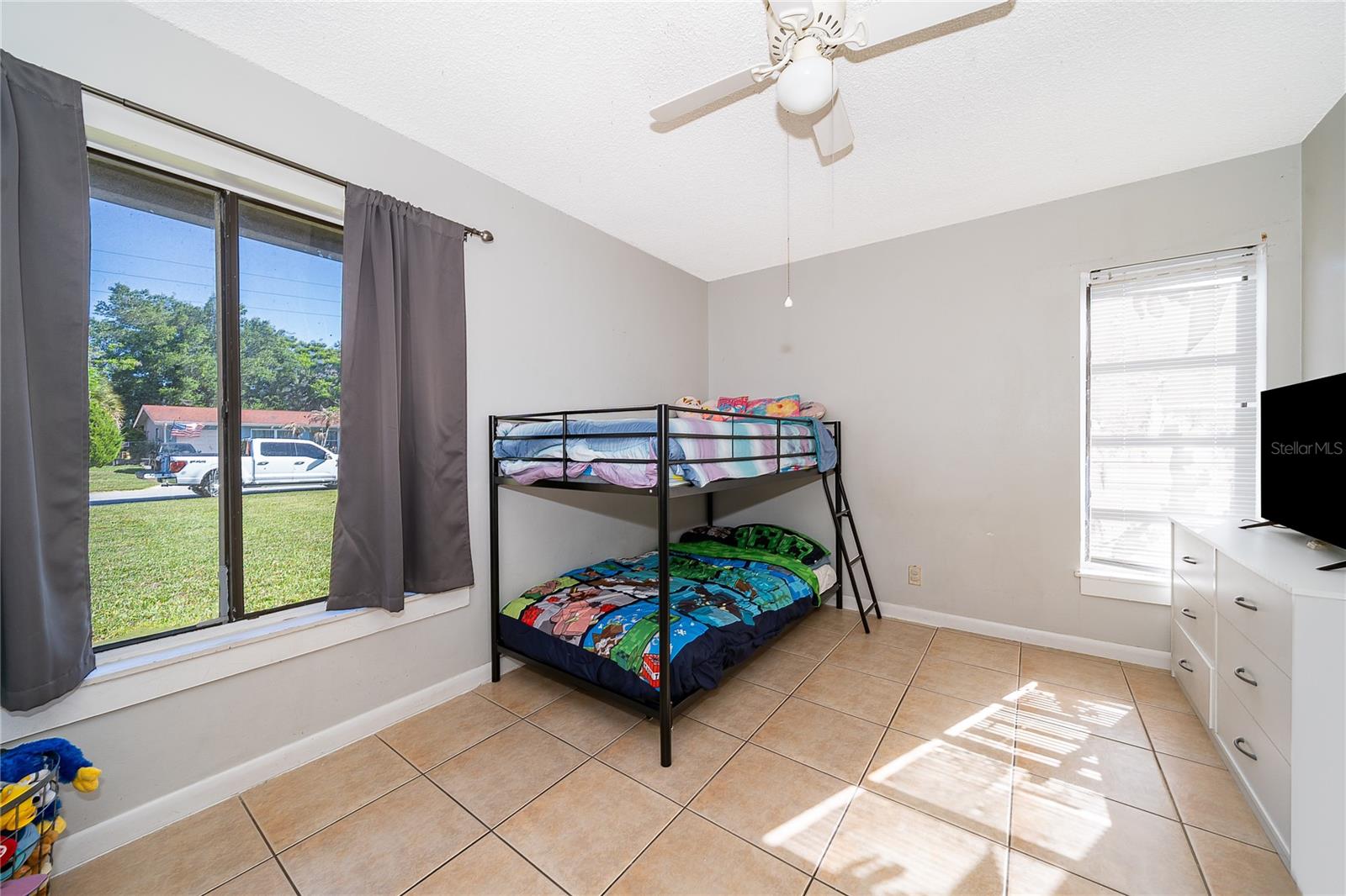 Image 18 of 25 For 17 Flag Drive