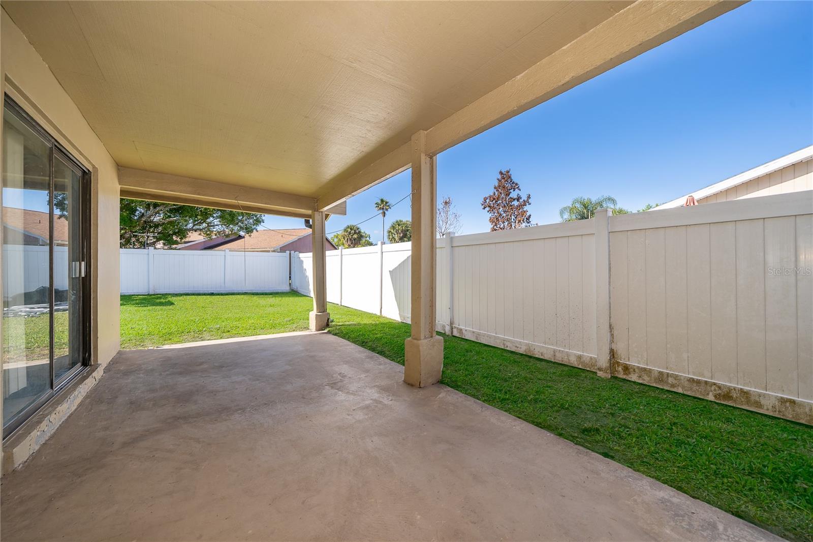 Image 21 of 25 For 17 Flag Drive