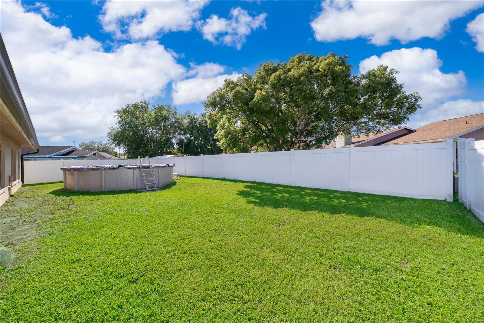 Image 23 of 25 For 17 Flag Drive