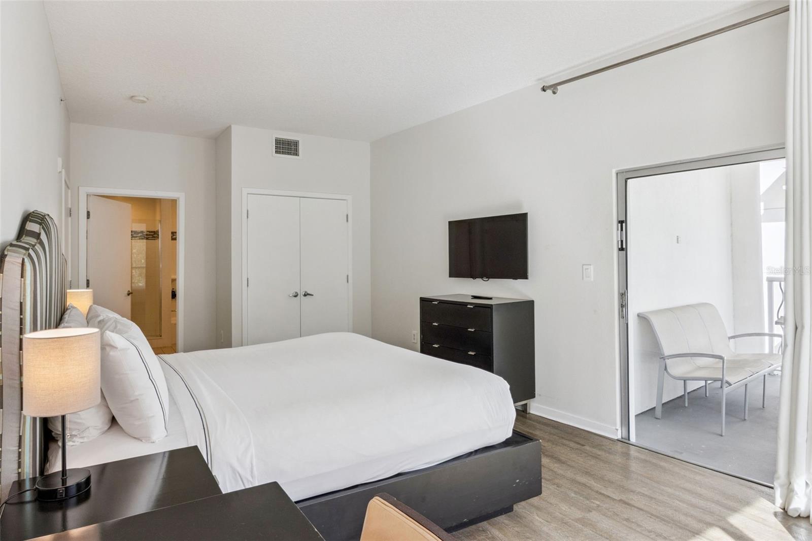 Image 11 of 38 For 225 Celebration Place 216