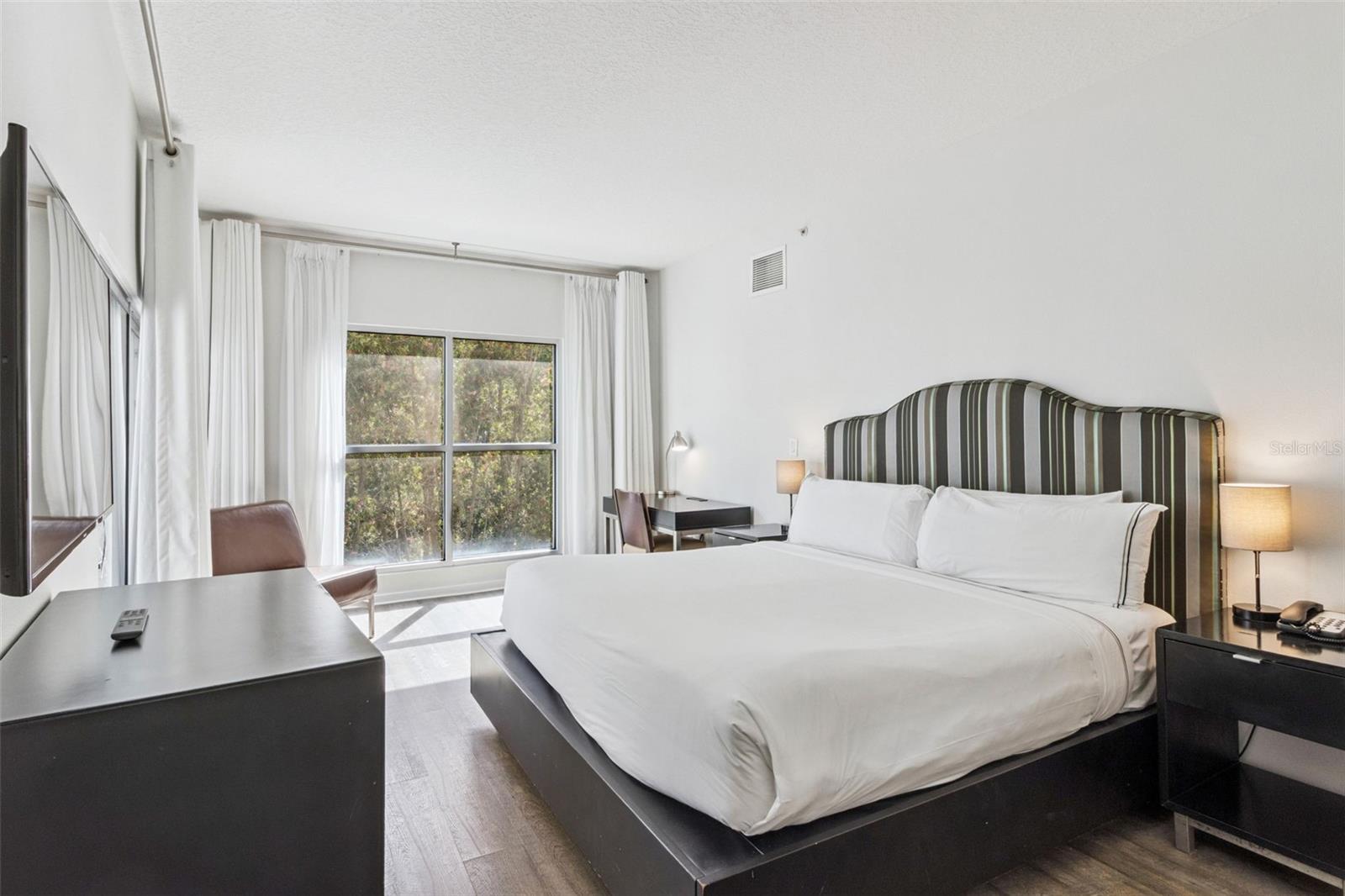 Image 13 of 38 For 225 Celebration Place 216