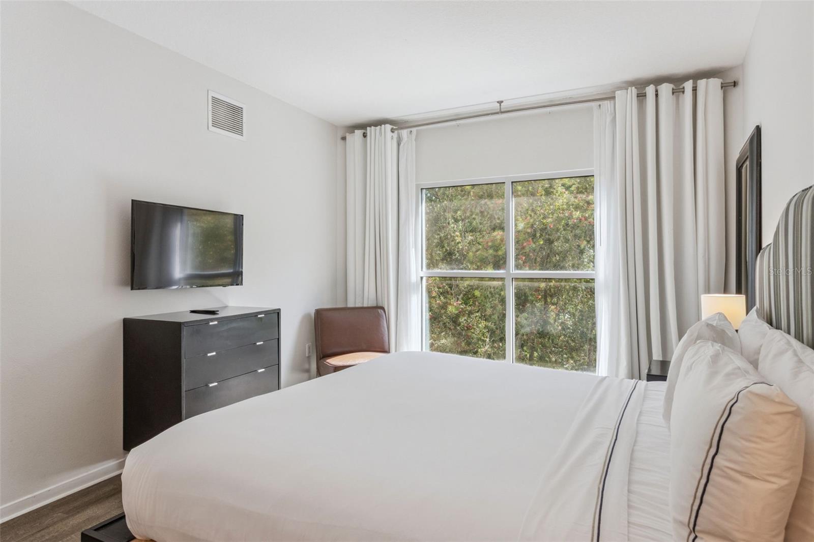 Image 18 of 38 For 225 Celebration Place 216