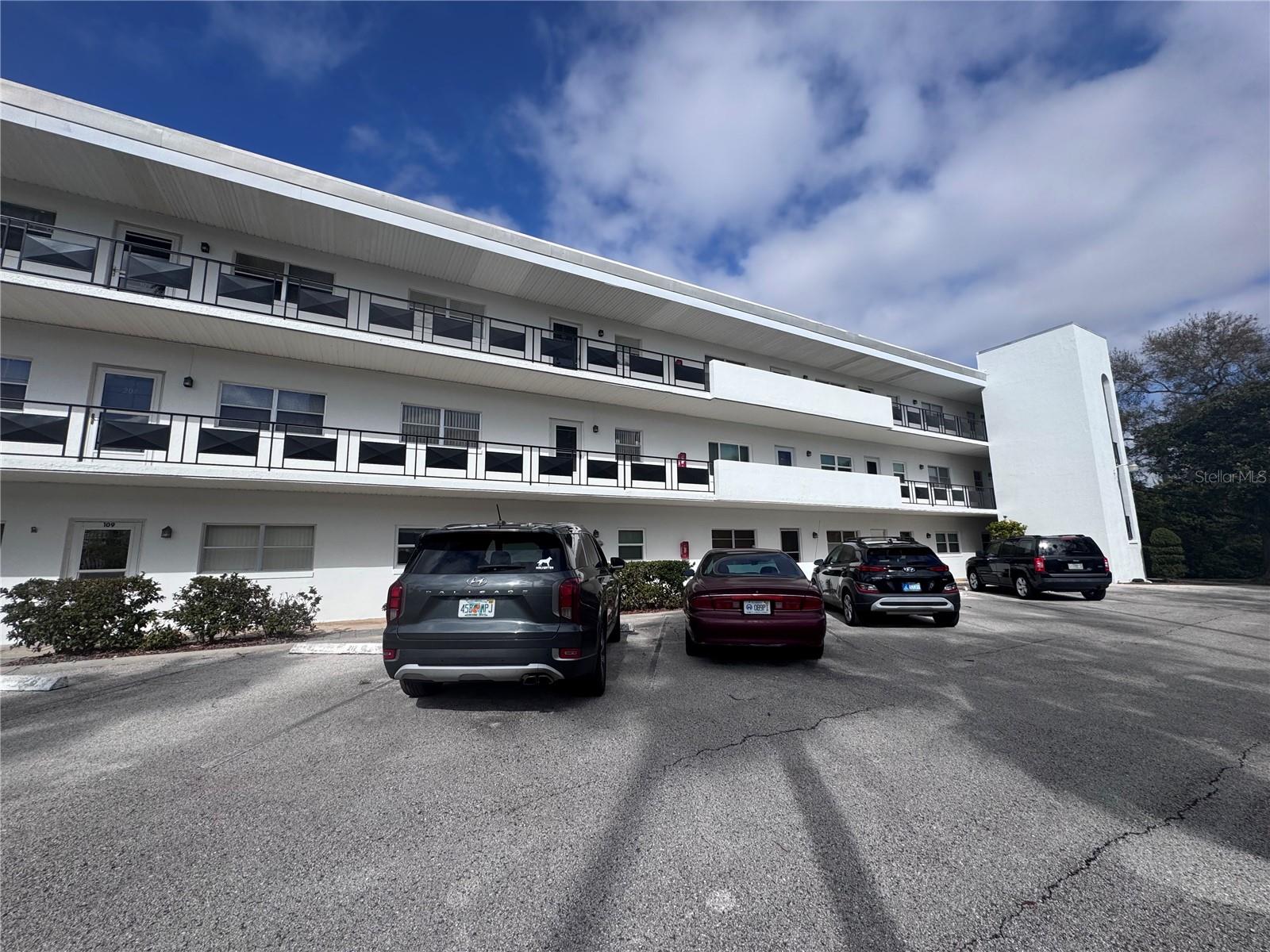 Image 3 of 16 For 100 El Camino Drive 111