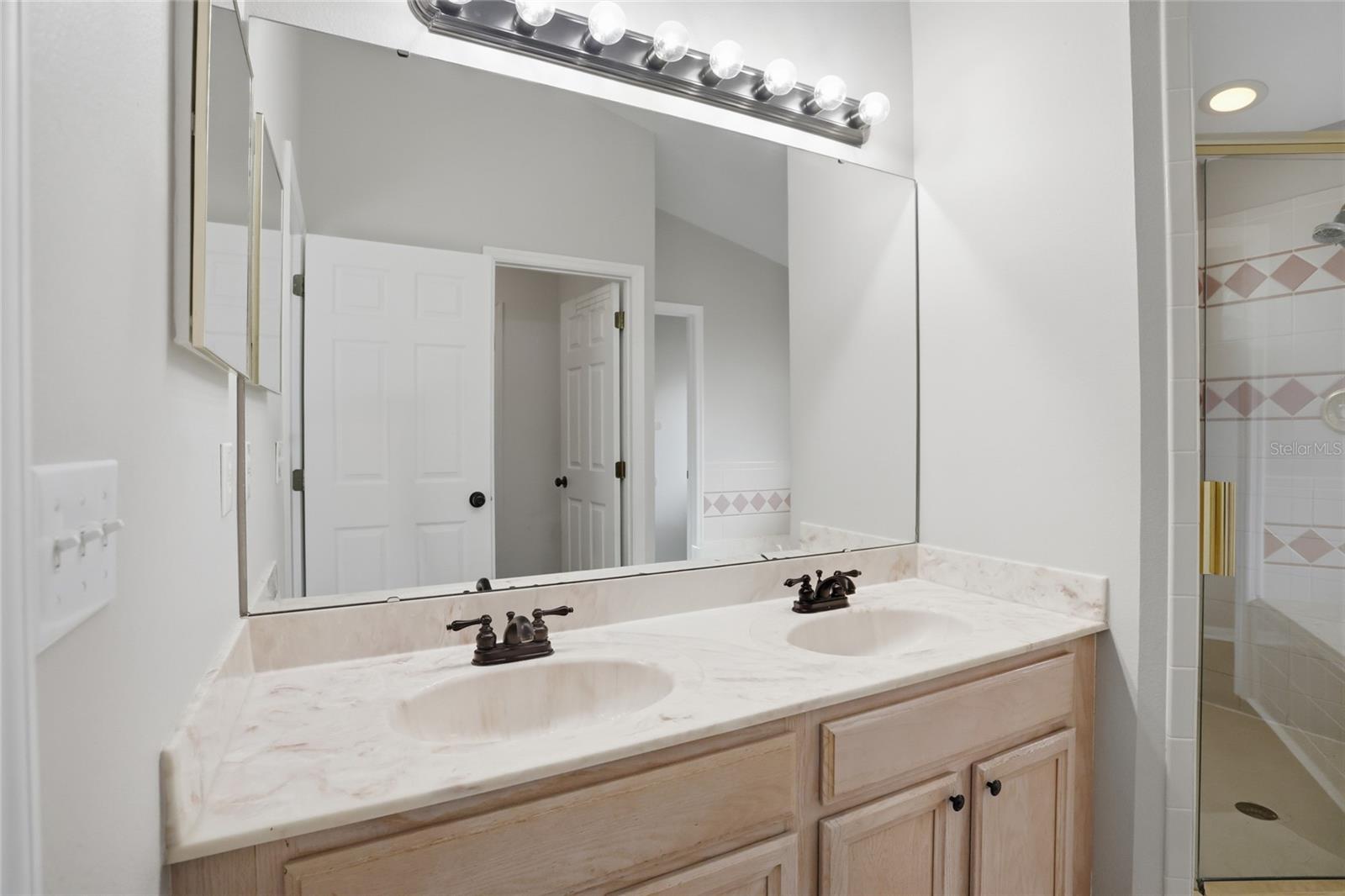 Image 21 of 27 For 2203 Mallory Circle