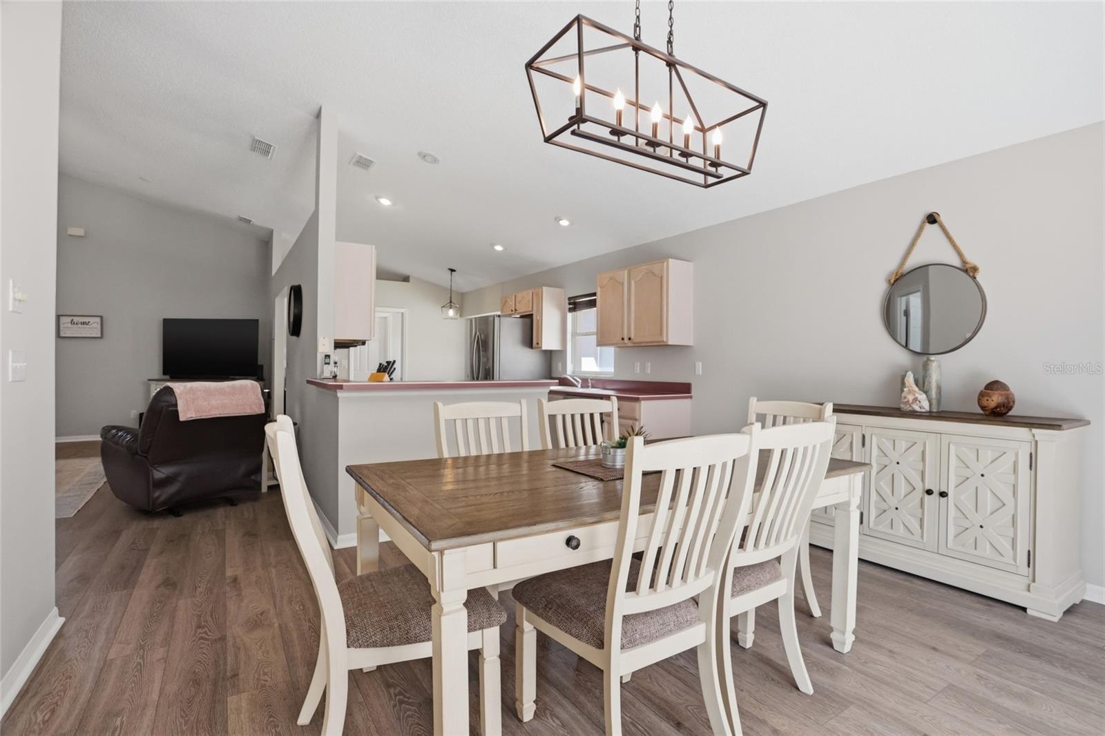 Image 5 of 27 For 2203 Mallory Circle