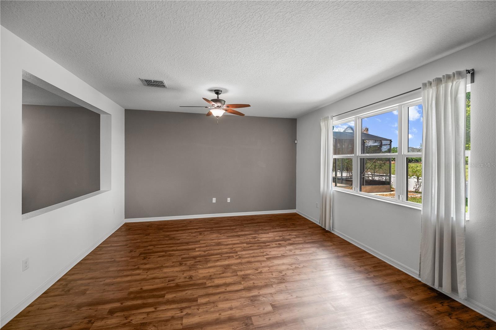 Image 10 of 28 For 2813 Shelburne Way