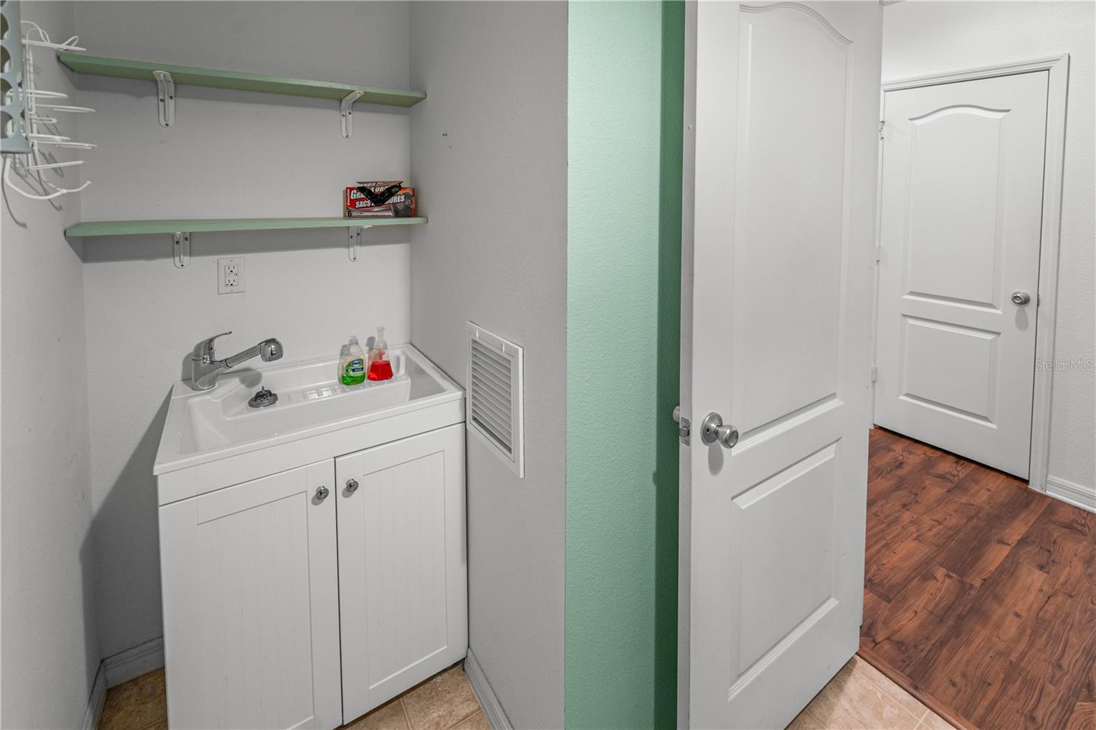 Image 23 of 28 For 2813 Shelburne Way