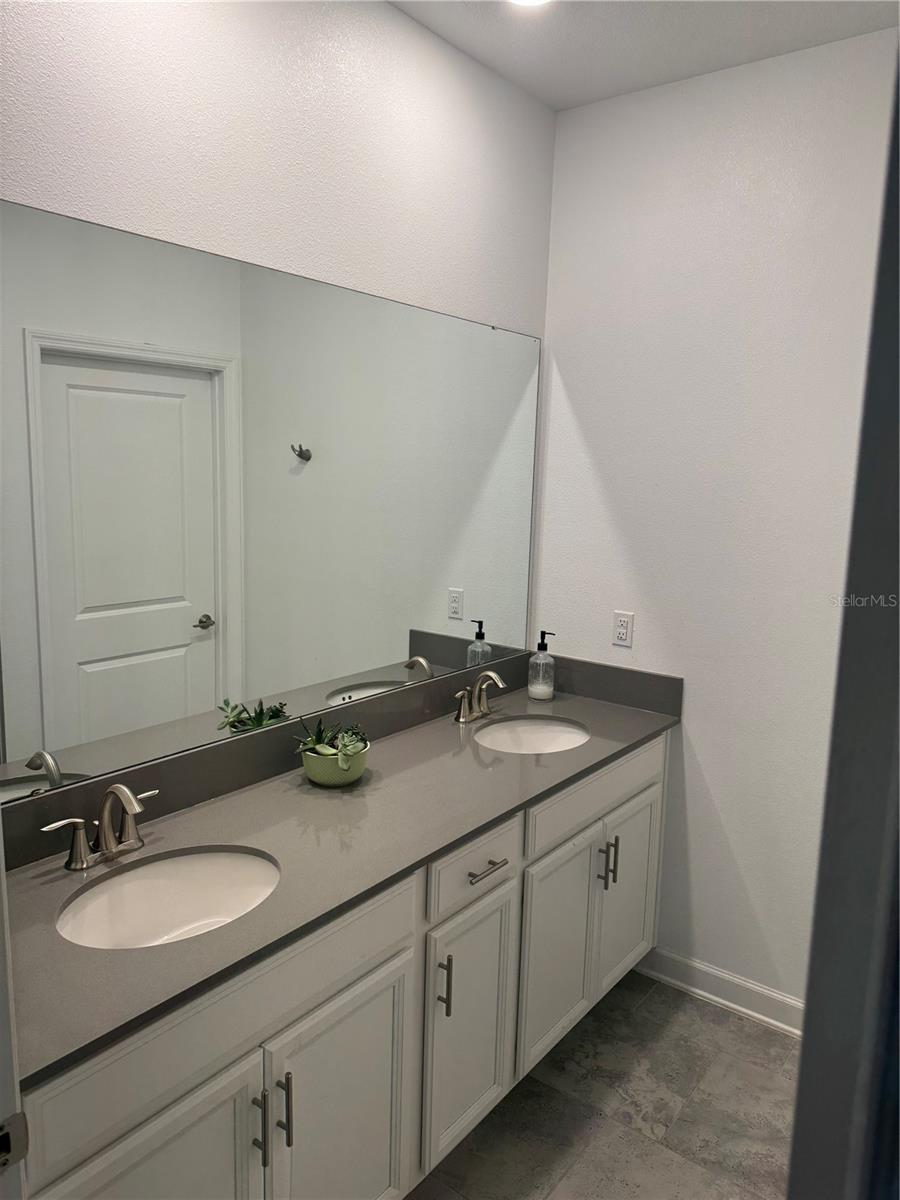 Image 24 of 40 For 11924 Boldface Drive