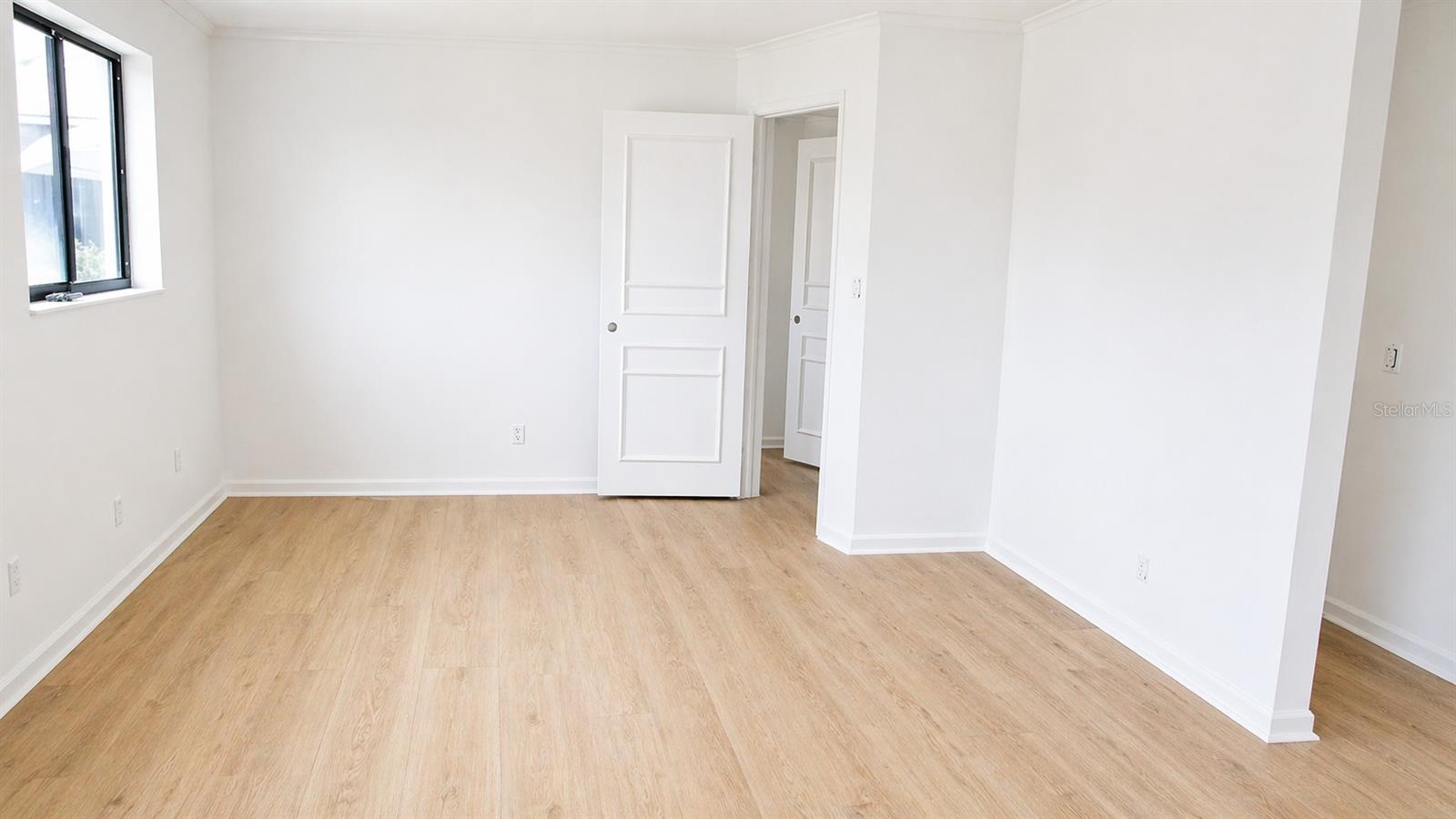 Image 2 of 4 For 9321 Applecrest Drive