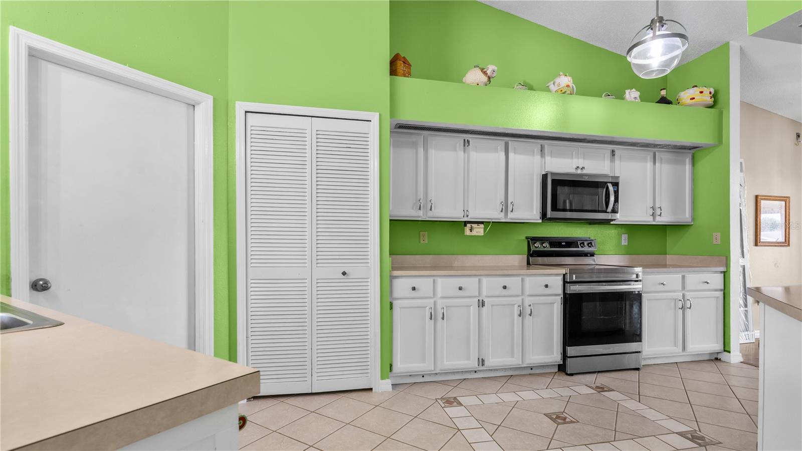 Image 10 of 21 For 3320 Pineridge Circle