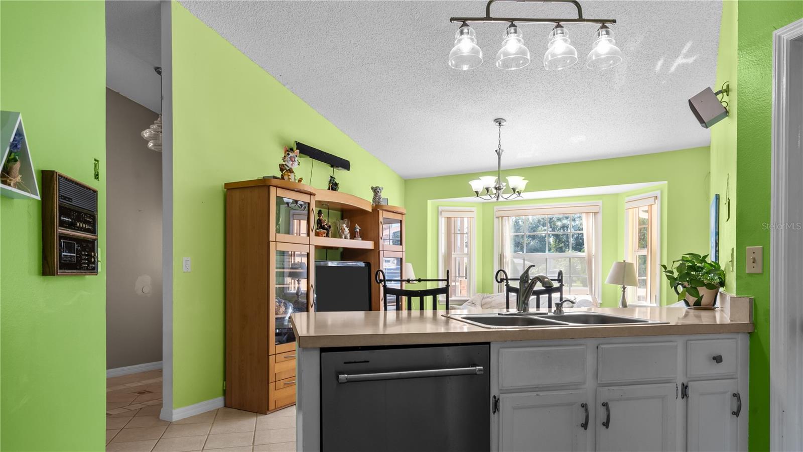 Image 5 of 21 For 3320 Pineridge Circle