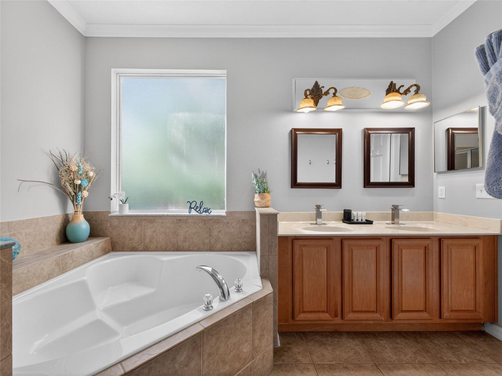 Image 18 of 51 For 242 Solana Circle