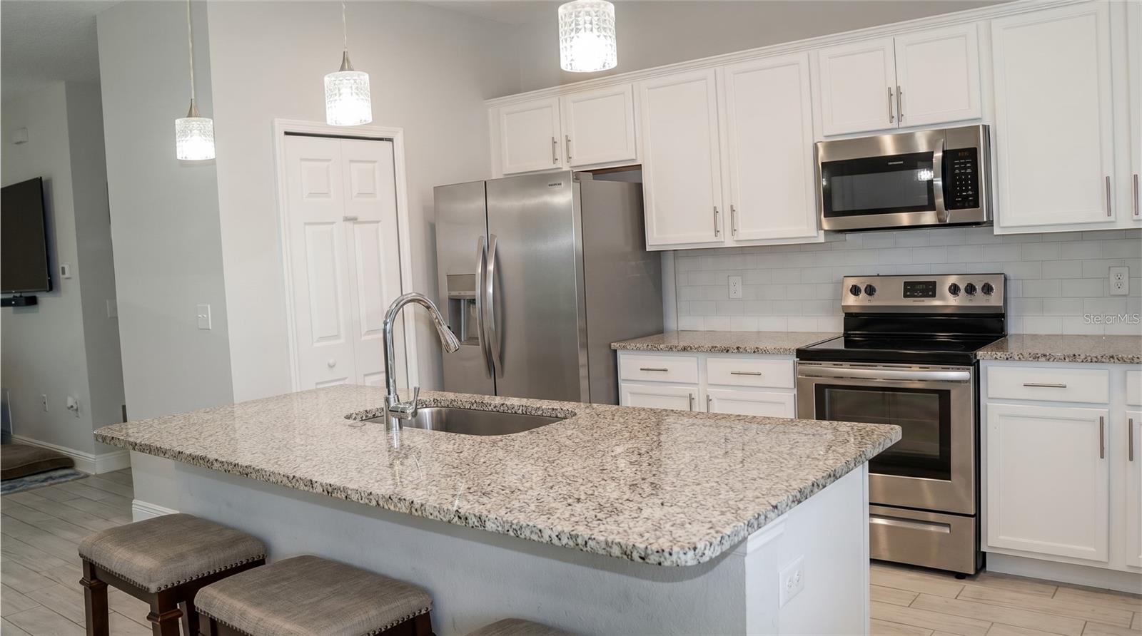 Image 11 of 22 For 276 Sunrise Boulevard