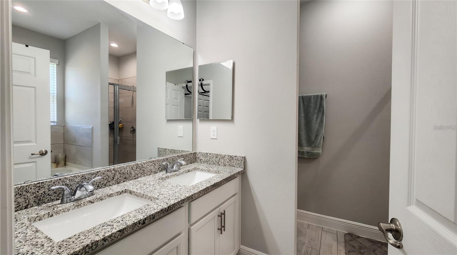 Image 17 of 22 For 276 Sunrise Boulevard