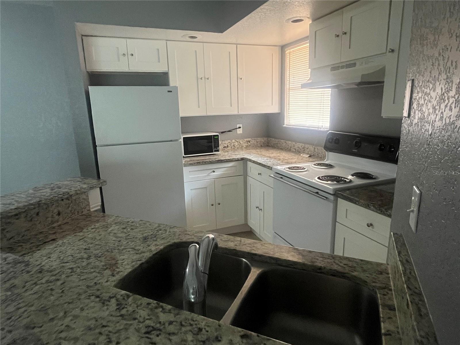 Image 4 of 12 For 4548 Commander Drive 1412