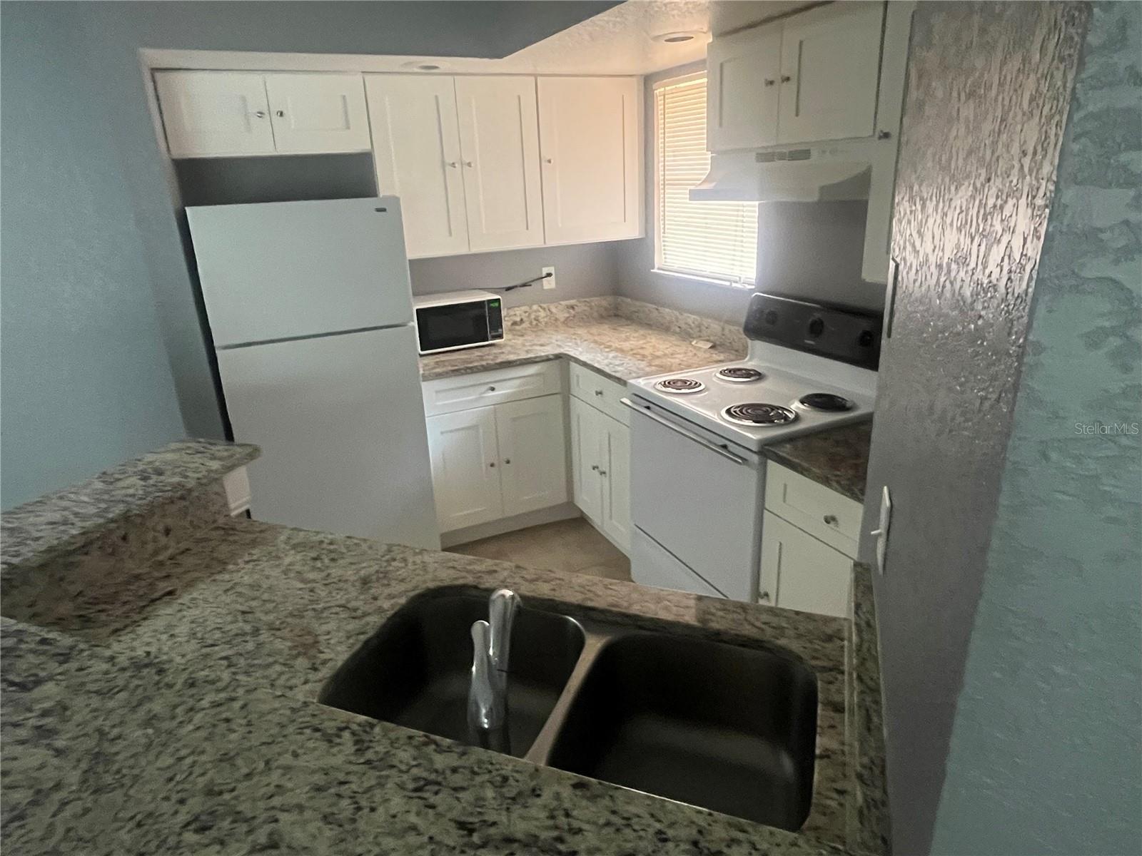 Image 5 of 12 For 4548 Commander Drive 1412