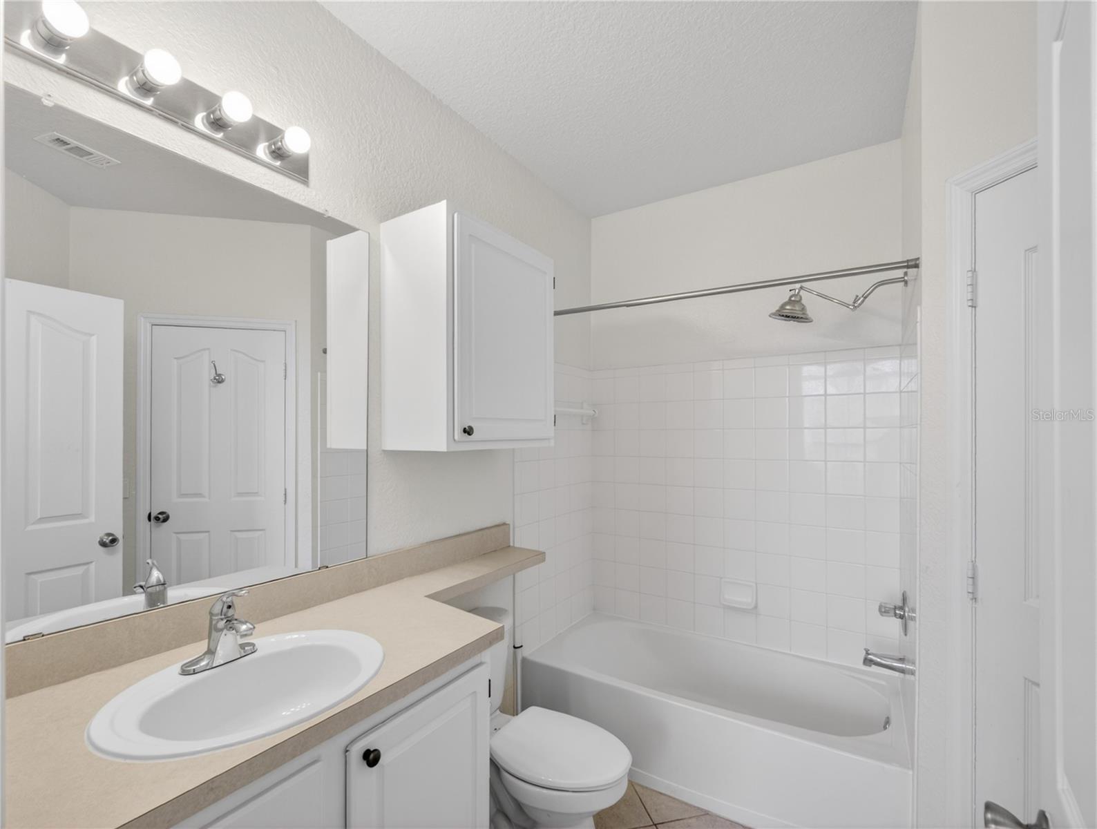 Image 19 of 48 For 1100 Lake Shadow Circle 2307