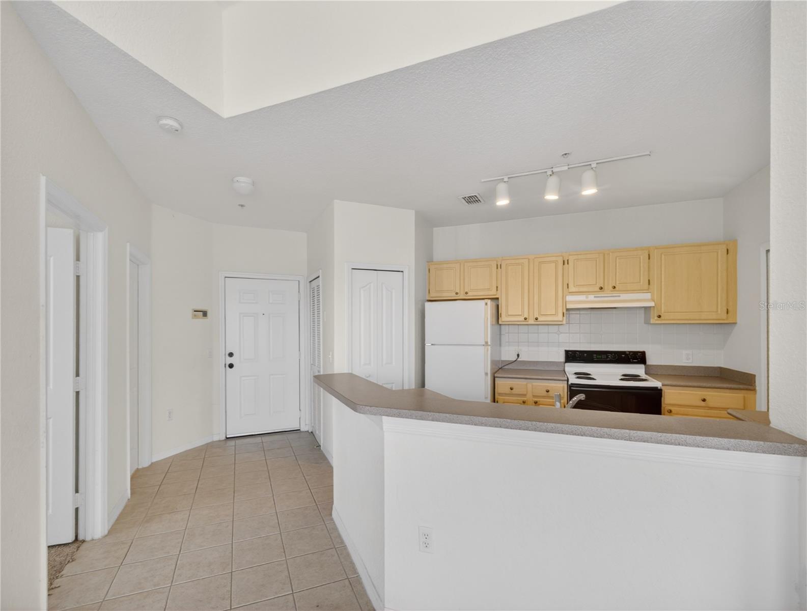 Image 22 of 48 For 1100 Lake Shadow Circle 2307