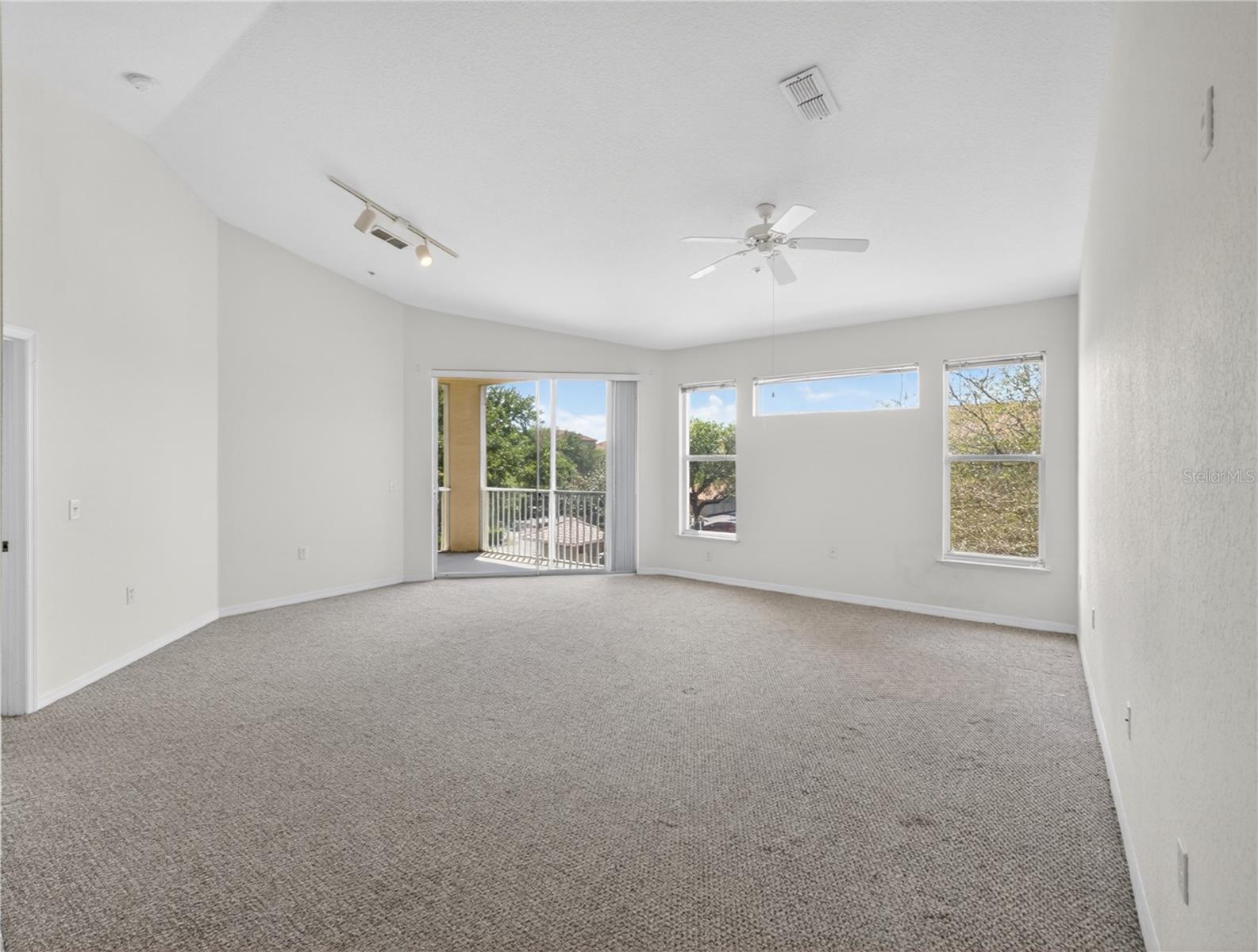 Image 27 of 48 For 1100 Lake Shadow Circle 2307