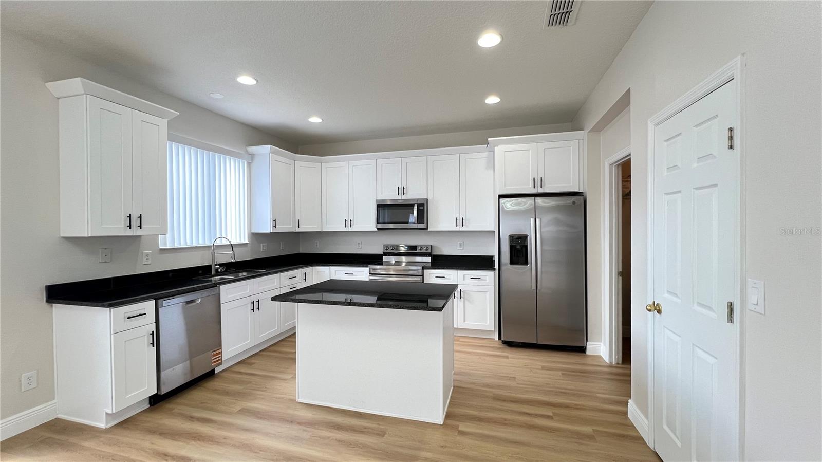 Image 12 of 35 For 16834 Sunrise Vista Drive